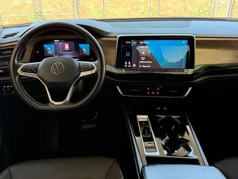 Used 2024 Volkswagen Atlas SE FWD image 25