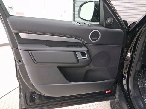 Used 2025 Land Rover Discovery Dynamic SE image 19