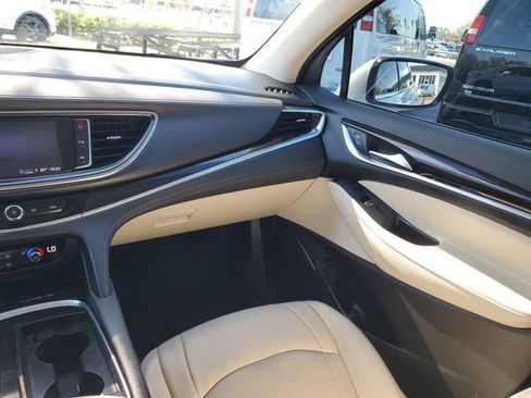 Used 2022 Buick Enclave Essence image 13