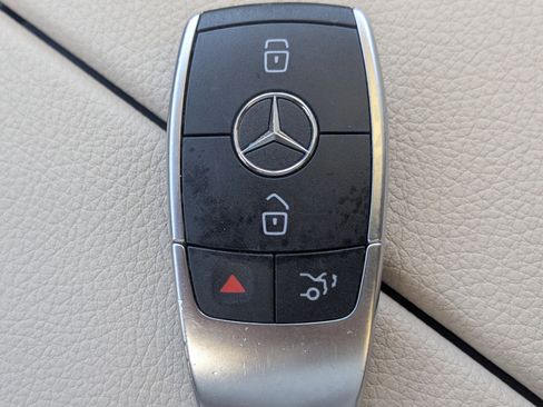 Used 2021 Mercedes-Benz GLC 300 w/ Premium Package image 37