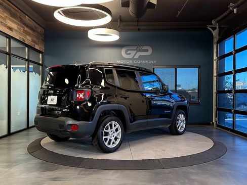 Used 2022 Jeep Renegade Latitude w/ Convenience Group image 3