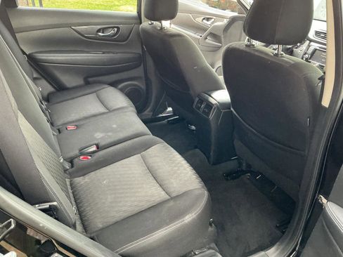 Used 2020 Nissan Rogue SV image 23