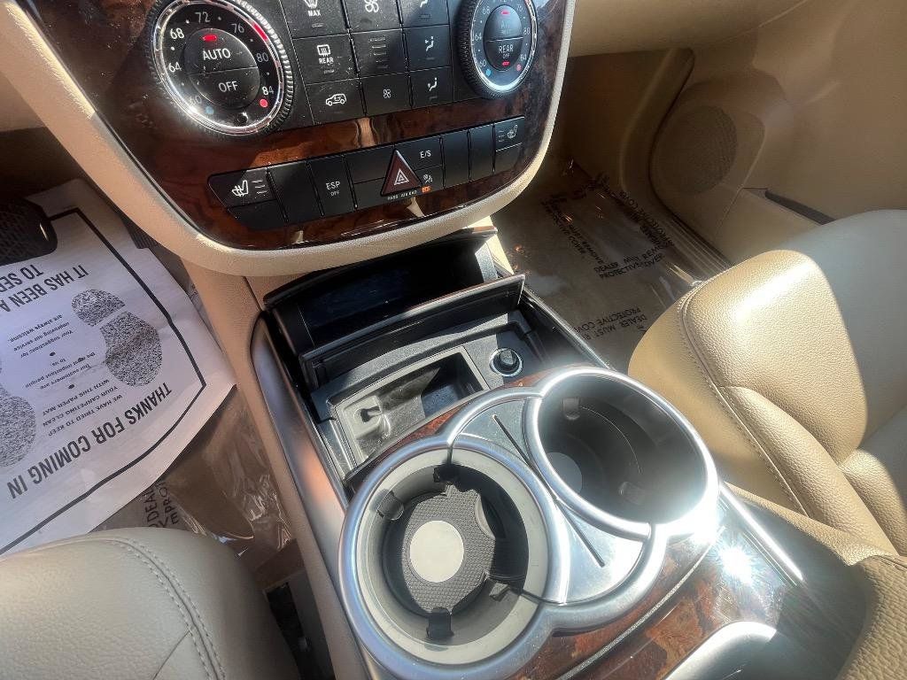Used 2011 Mercedes-Benz R 350 4MATIC image 26