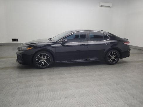 Used 2021 Toyota Camry SE FWD image 2
