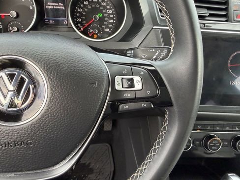 Used 2021 Volkswagen Tiguan SE image 17
