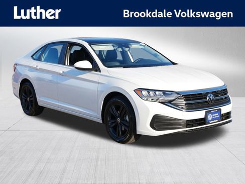 Certified 2023 Volkswagen Jetta SE image 1