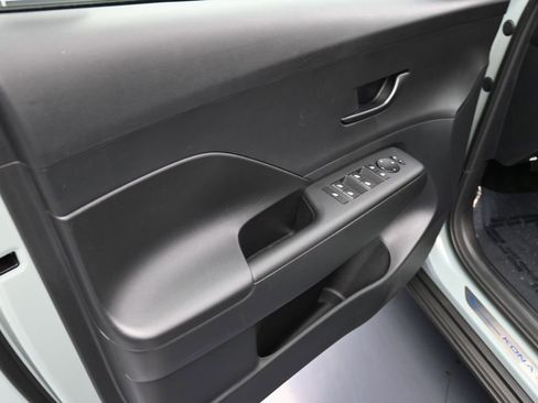 Used 2025 Hyundai Kona SEL image 13