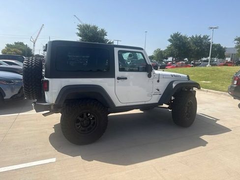 Used 2018 Jeep Wrangler Sport AWD/4WD image 3