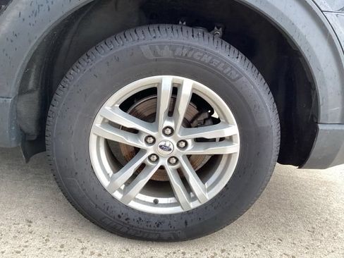 Used 2021 Ford Explorer XLT w/ Equipment Group 202A AWD/4WD image 6