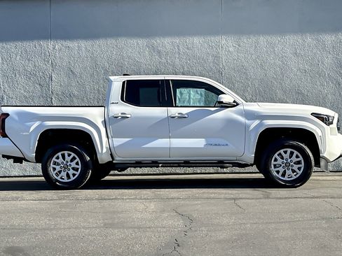 Certified 2025 Toyota Tacoma SR5 image 6