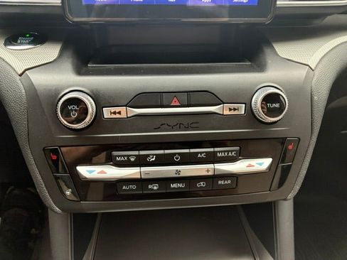 Used 2020 Ford Explorer XLT w/ Equipment Group 202A AWD/4WD image 25
