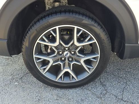 Used 2025 Ford Explorer Platinum w/ Ultimate Package image 11