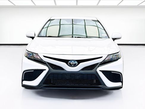 Used 2024 Toyota Camry SE FWD image 2