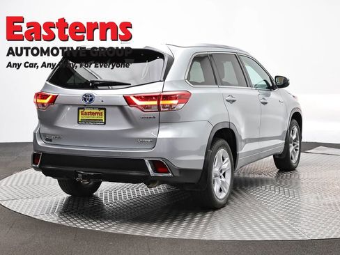 Used 2019 Toyota Highlander Limited w/ Carpet Mat Package (TMS) AWD/4WD image 5