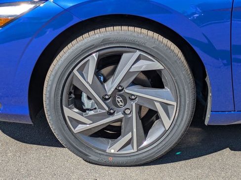 New 2025 Hyundai Elantra SEL image 11