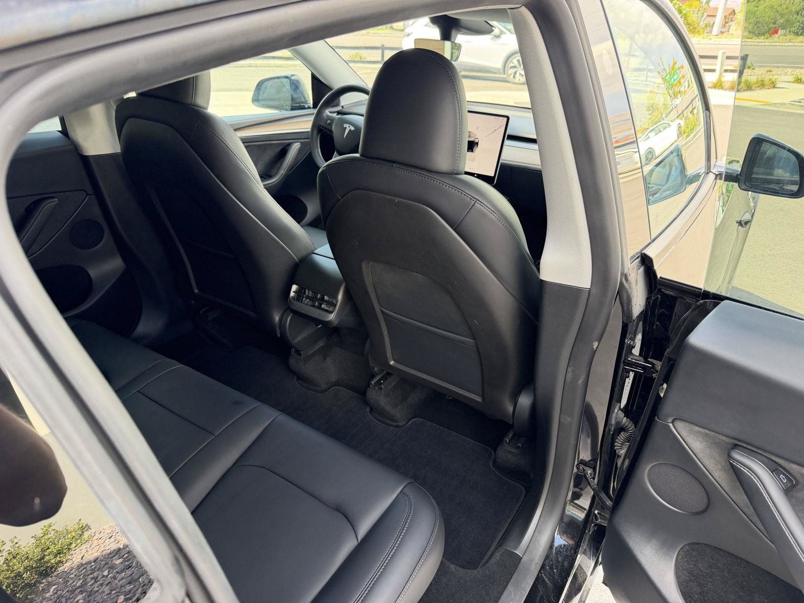 Used 2024 Tesla Model Y 2WD image 21