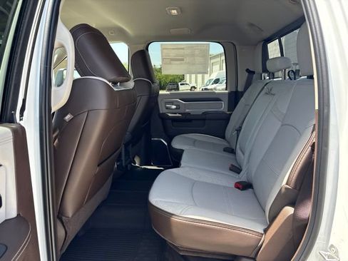 New 2026 RAM 2500 Laramie AWD/4WD image 17