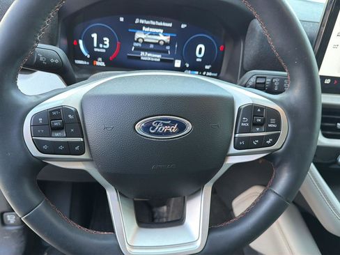 Used 2025 Ford Explorer Active w/ Active Comfort Package AWD/4WD image 11