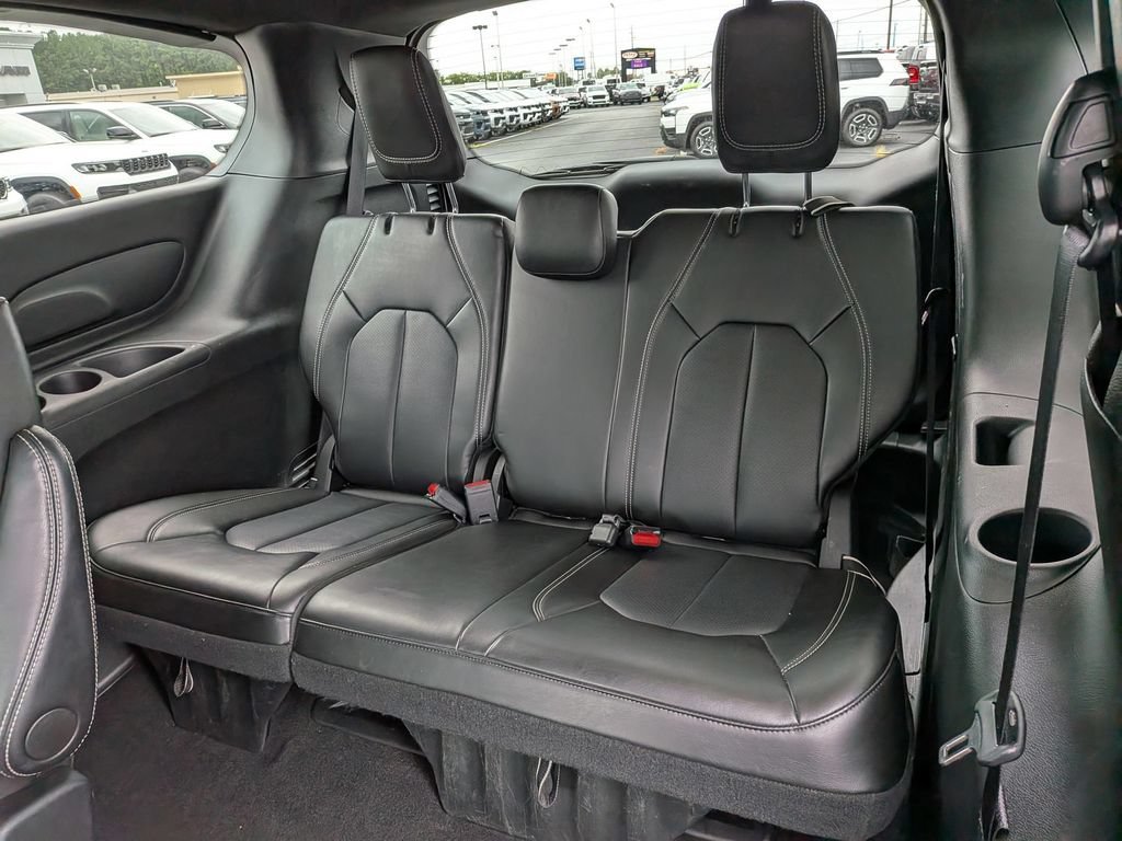 Certified 2025 Chrysler Pacifica Select FWD image 24