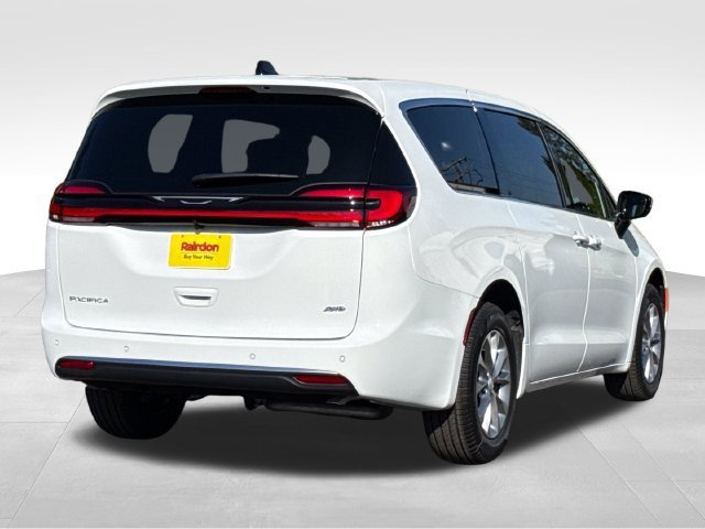 New 2027 Chrysler Pacifica Select AWD/4WD image 6