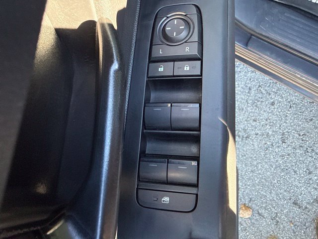 Used 2025 Toyota Tacoma SR5 AWD/4WD image 16
