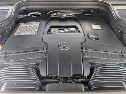 New 2026 Mercedes-Benz GLS 580 4MATIC image 17