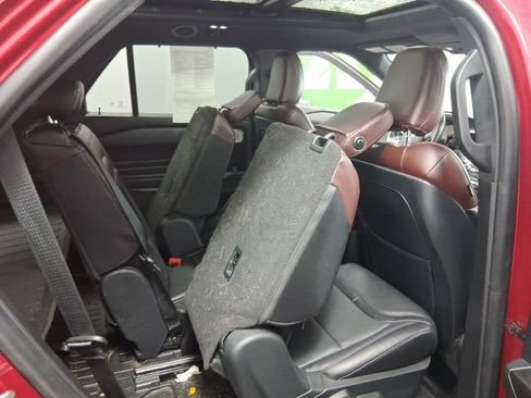 Used 2020 Ford Explorer Platinum w/ Premium Technology Package AWD/4WD image 23