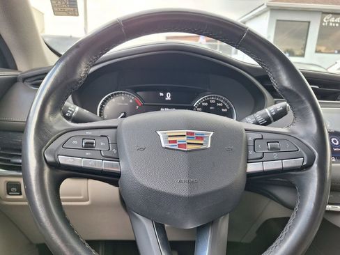 Used 2023 Cadillac XT4 Premium Luxury image 16