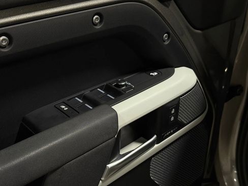 Used 2022 Land Rover Defender 110 S image 11