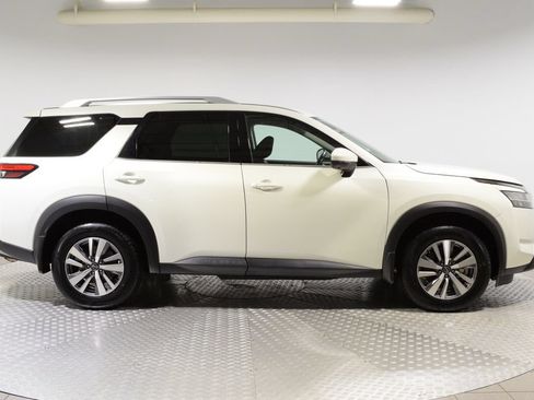Used 2023 Nissan Pathfinder SL w/ Lighting Package (N92) AWD/4WD image 2