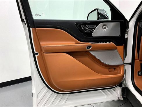 Used 2020 Lincoln Aviator Black Label Grand Touring w/ Class IV Trailer Tow Package AWD/4WD image 22