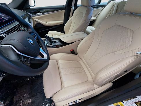 Used 2023 BMW 530e w/ Executive Package RWD image 11