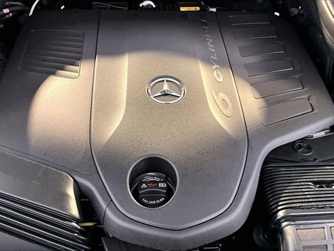 New 2026 Mercedes-Benz GLS 450 4MATIC image 15