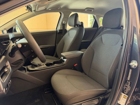 Used 2025 Kia K4 LXS image 23