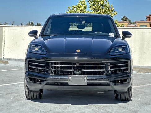 Certified 2024 Porsche Cayenne AWD/4WD image 12