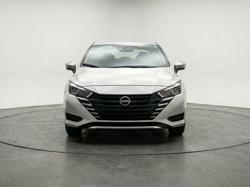 Used 2025 Nissan Versa SV image 2