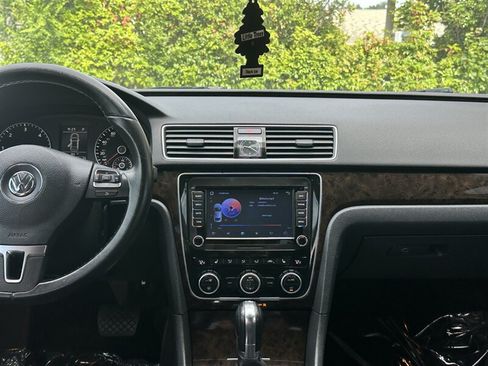 Used 2014 Volkswagen Passat TDI SEL Premium FWD image 6