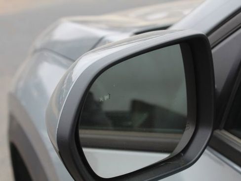 Used 2025 Chevrolet Equinox LT w/ Convenience Package II FWD image 13