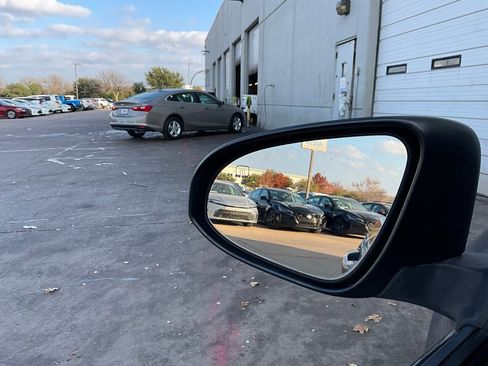 Used 2015 Toyota Corolla LE image 17