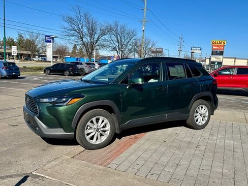 Used 2022 Toyota Corolla Cross LE image 3