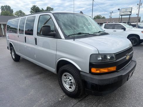 Used 2019 Chevrolet Express 3500 LS RWD image 4