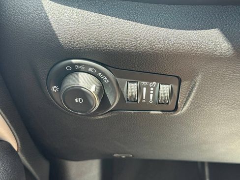 Used 2025 Jeep Compass Limited AWD/4WD image 37