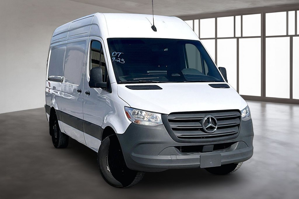 Used 2025 Mercedes-Benz Sprinter 2500 image 3