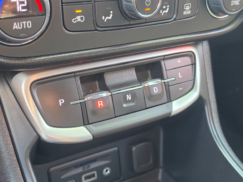 Used 2024 GMC Terrain SLT AWD/4WD image 34