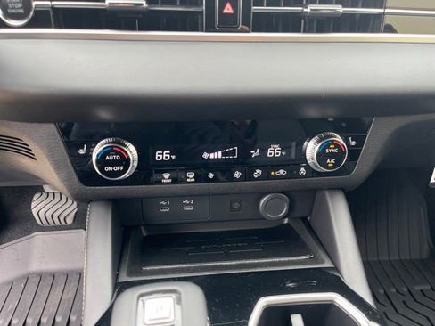 New 2026 Mitsubishi Outlander LE FWD image 23