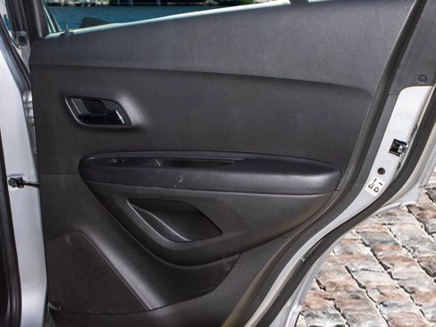 Used 2020 Chevrolet Trax LS image 13