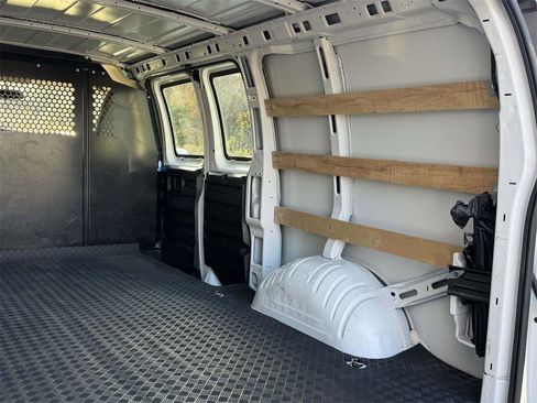 Used 2024 GMC Savana 2500 w/ Driver Convenience Package image 18