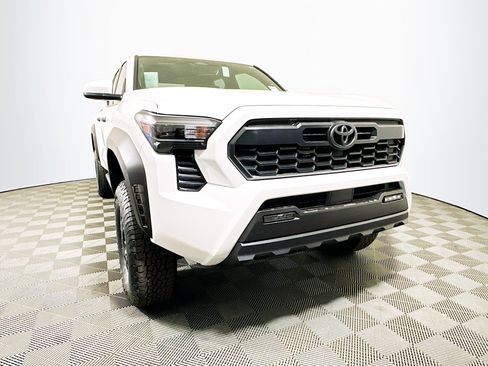 Used 2025 Toyota Tacoma TRD Off-Road AWD/4WD image 1