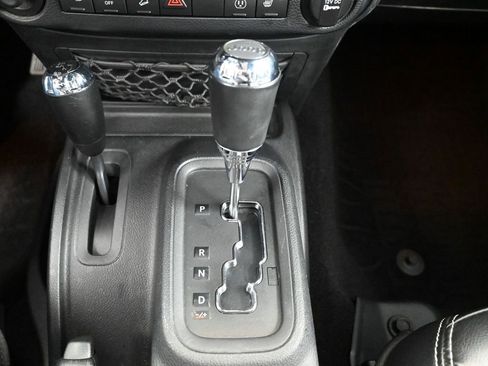 Used 2014 Jeep Wrangler Unlimited Sahara image 26