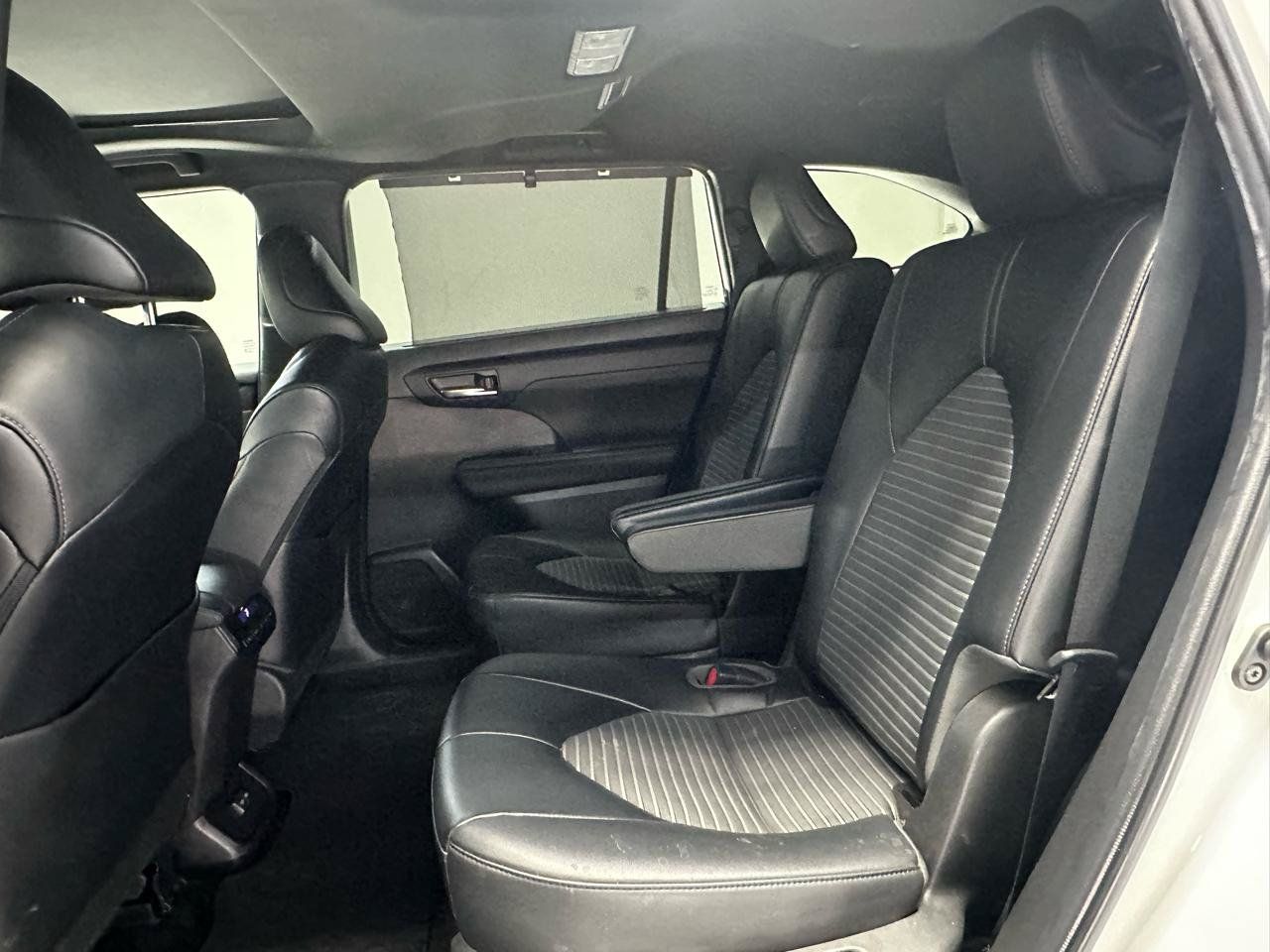Used 2023 Toyota Highlander XSE AWD/4WD image 14